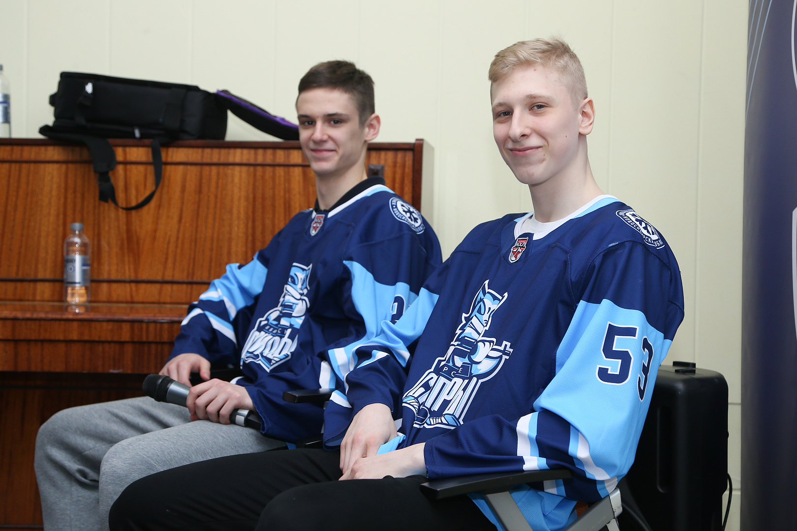 Матвей Ненахов и Егор Косачёв провели урок хоккея