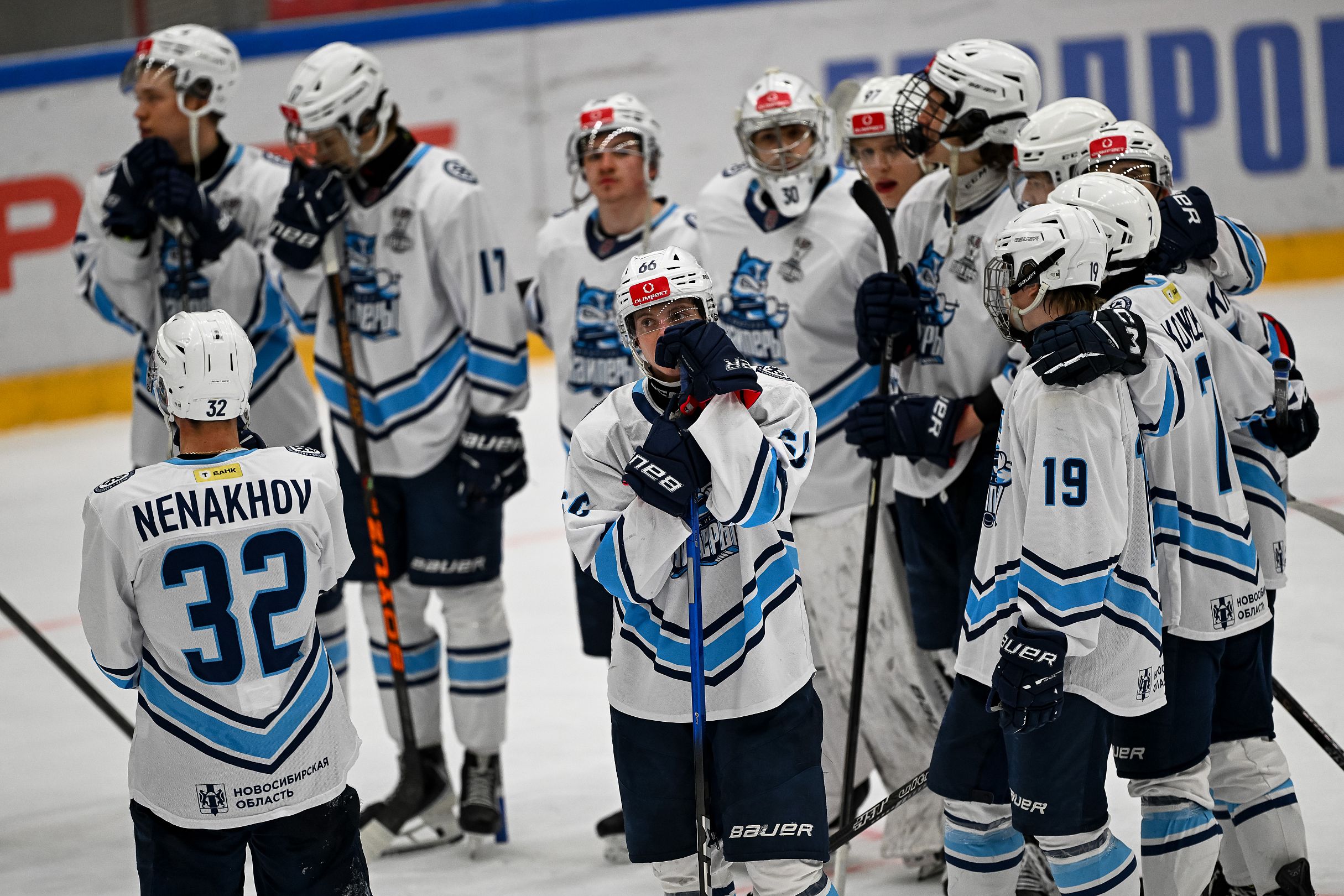  Сравнивает счёт в серии соперник