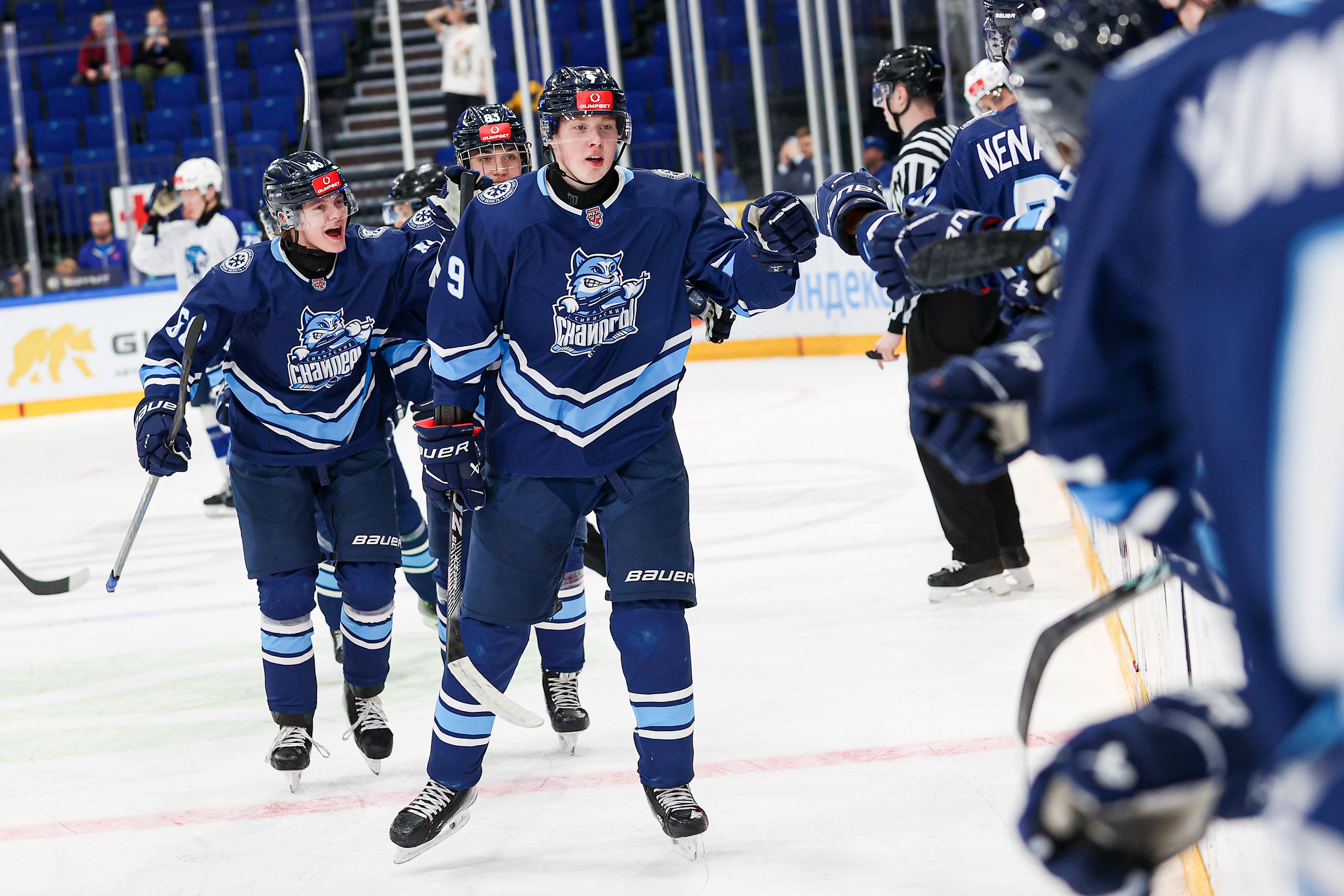 Забрасываем 11 шайб "Барсам"!