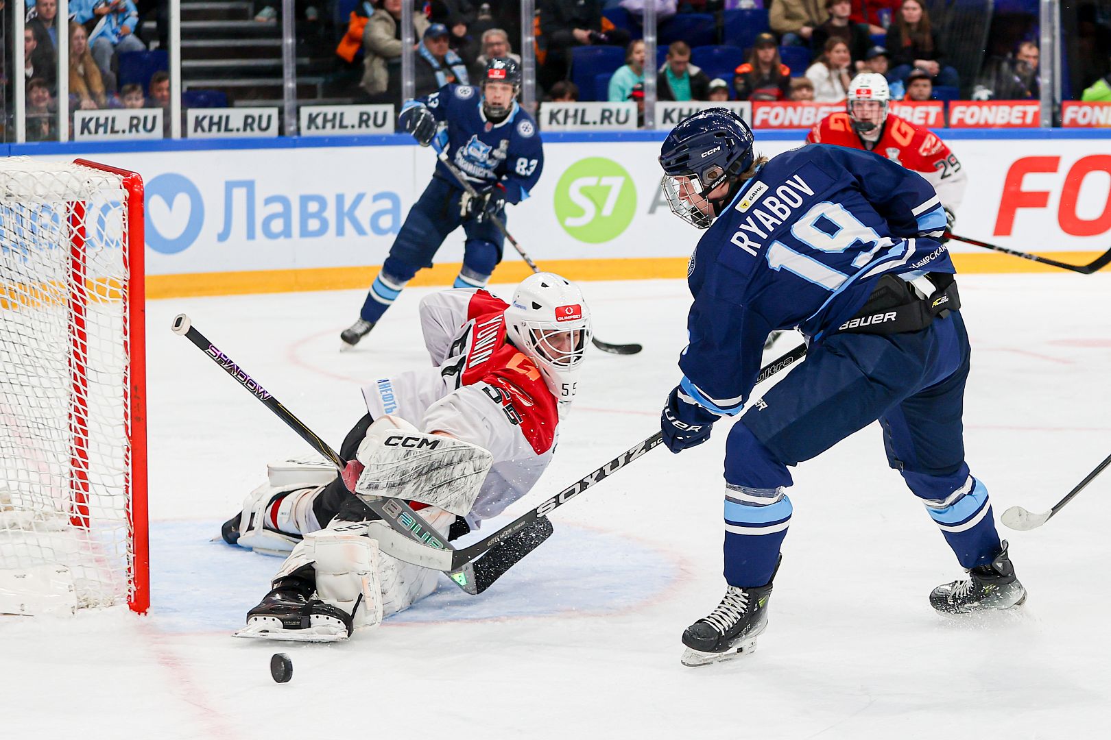 Проигрываем первый матч дома